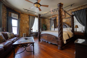 FlatIron Suite 101 - King Sized Retreat